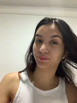 Bella still online show from November 7, 2025, 1:22 pm