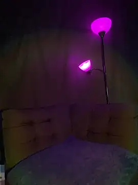 xoxoHotCoCo online show from April 8, 2026, 11:21 am