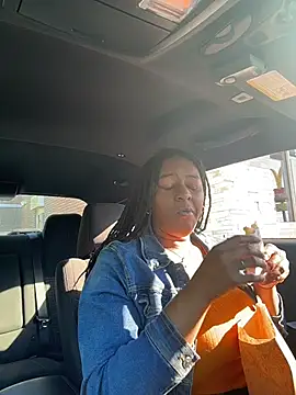 xoxoHotCoCo online show from April 10, 2026, 1:27 pm