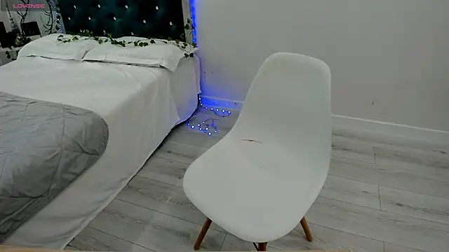 novaaskyy online show from September 28, 2025, 9:25 am