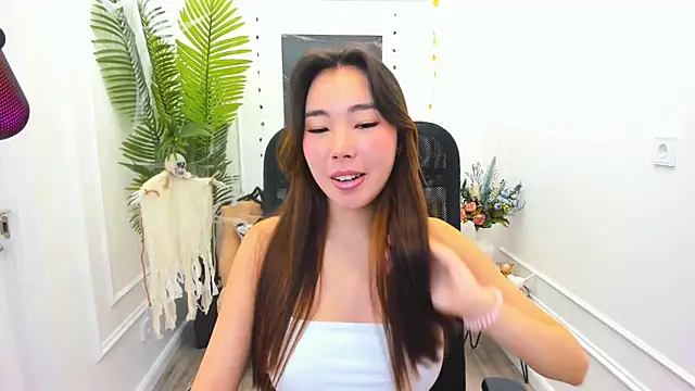 AnnaReyla online show from October 22, 2025, 4:24 am