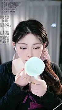 Snapshot of Dou-Dou-er chatting on May 3, 2026, 2:39 am Dou-Dou-er online show from May 3, 2026, 2:39 am