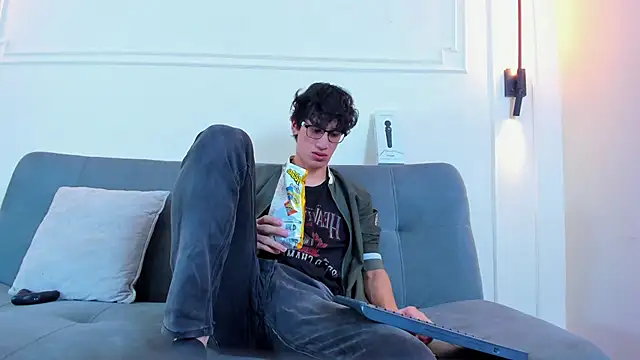 Snapshot of Cum_hunters chatting on February 6, 2026, 3:22 am Cum hunters online show from February 6, 2026, 3:22 am