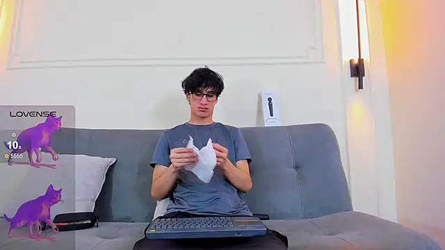 Snapshot of Cum_hunters chatting on February 10, 2026, 3:21 am Cum hunters online show from February 10, 2026, 3:21 am