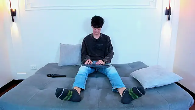 Snapshot of Cum_hunters chatting on February 14, 2026, 3:14 am Cum hunters online show from February 14, 2026, 3:14 am