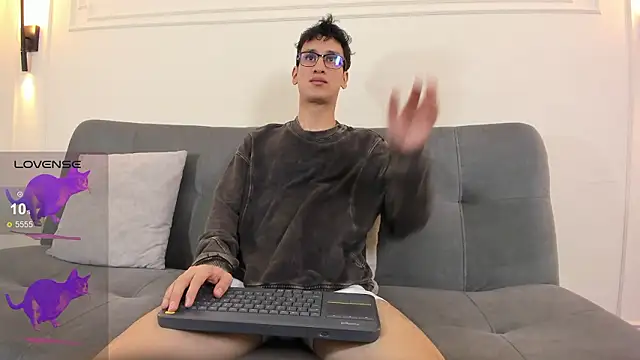 Snapshot of Cum_hunters chatting on March 3, 2026, 3:23 am Cum hunters online show from March 3, 2026, 3:23 am