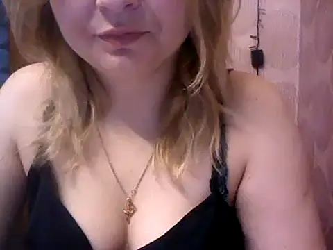 Snapshot of Allie_Janet chatting on January 22, 2025, 7:46 am Allie Janet online show from January 22, 2025, 7:46 am