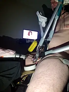 alexandrezeke online show from April 17, 2026, 5:38 pm