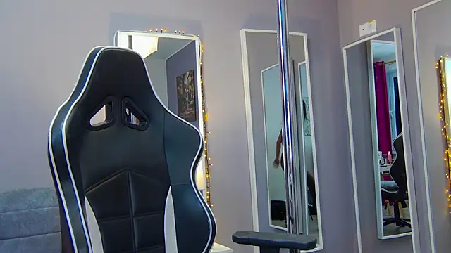 Eva Lovvia  online show from February 20, 2025, 10:48 pm