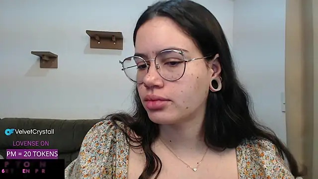 crystalll room online show from September 16, 2025, 2:56 am