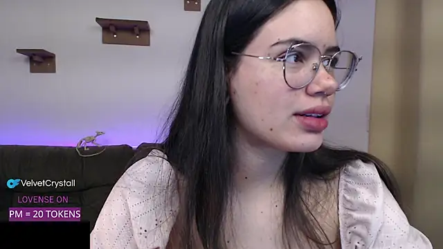 crystalll room online show from October 27, 2025, 5:55 am