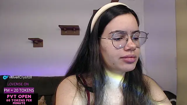 crystalll room online show from November 9, 2025, 6:23 am