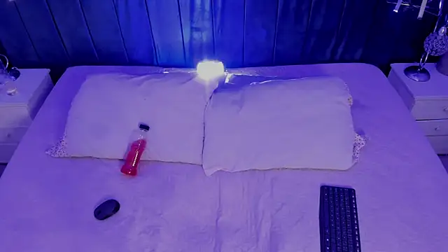 JeanneSabatier online show from February 27, 2025, 7:47 pm