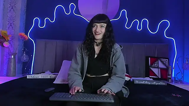 JeanneSabatier online show from February 19, 2026, 7:54 pm