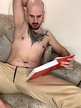Snapshot of AssHunter4k chatting on February 15, 2025, 9:26 pm AssHunter4k online show from February 15, 2025, 9:26 pm