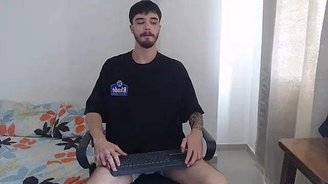 Aleex Miller online show from December 2, 2025, 2:34 pm