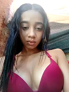Snapshot of Zoe_Sweett18 chatting on January 17, 2025, 6:54 pm Zoe Sweett18 online show from January 17, 2025, 6:54 pm