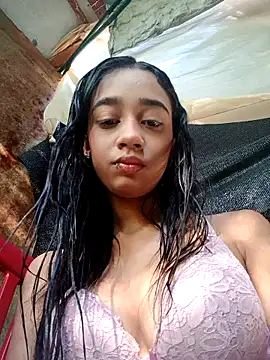 Snapshot of Zoe_Sweett18 chatting on January 18, 2025, 1:08 pm Zoe Sweett18 online show from January 18, 2025, 1:08 pm