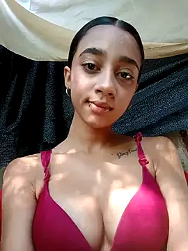 Snapshot of Zoe_Sweett18 chatting on January 20, 2025, 1:53 pm Zoe Sweett18 online show from January 20, 2025, 1:53 pm