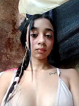 Snapshot of Zoe_Sweett18 chatting on January 23, 2025, 1:45 pm Zoe Sweett18 online show from January 23, 2025, 1:45 pm
