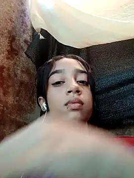 Snapshot of Zoe_Sweett18 chatting on January 28, 2025, 7:10 pm Zoe Sweett18 online show from January 28, 2025, 7:10 pm