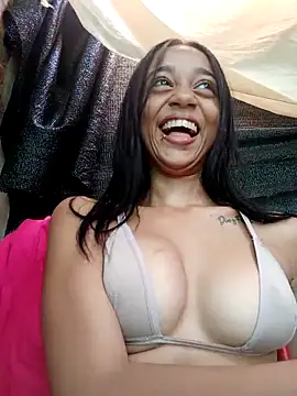 Snapshot of Zoe_Sweett18 chatting on March 12, 2025, 7:17 pm Zoe Sweett18 online show from March 12, 2025, 7:17 pm