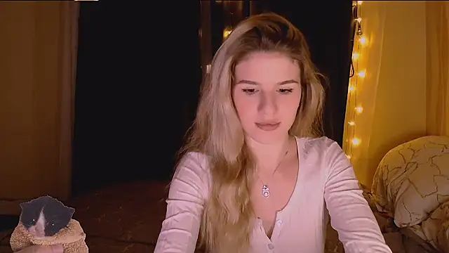 Melissa smith  online show from December 1, 2025, 10:37 pm