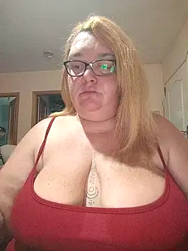 diosacurvy1984 online show from November 4, 2025, 7:29 am