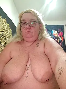 diosacurvy1984 online show from April 12, 2026, 10:26 pm