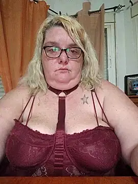 diosacurvy1984 online show from April 21, 2026, 7:36 am