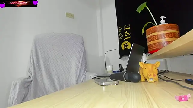 VioletParkker online show from March 6, 2026, 2:08 am