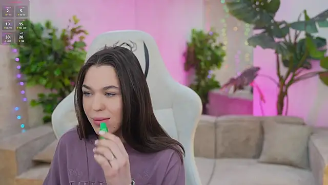 Snapshot of Roxi_Twix chatting on February 7, 2025, 8:01 am Roxi Twix online show from February 7, 2025, 8:01 am