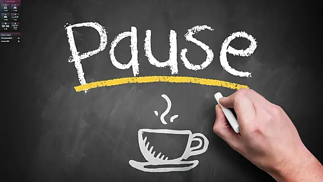 Snapshot of Roxi_Twix chatting on February 9, 2025, 3:01 pm Roxi Twix online show from February 9, 2025, 3:01 pm