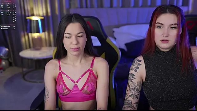 Snapshot of Roxi_Twix chatting on February 19, 2025, 3:38 pm Roxi Twix online show from February 19, 2025, 3:38 pm