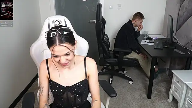 Snapshot of Roxi_Twix chatting on March 22, 2025, 10:26 pm Roxi Twix online show from March 22, 2025, 10:26 pm