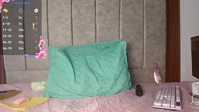 Snapshot of JosieBrown_ chatting on May 5, 2026, 8:17 pm JosieBrown online show from May 5, 2026, 8:17 pm