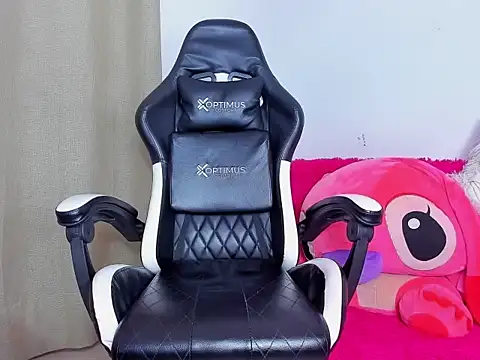 Laurita  Os online show from January 30, 2025, 11:45 pm