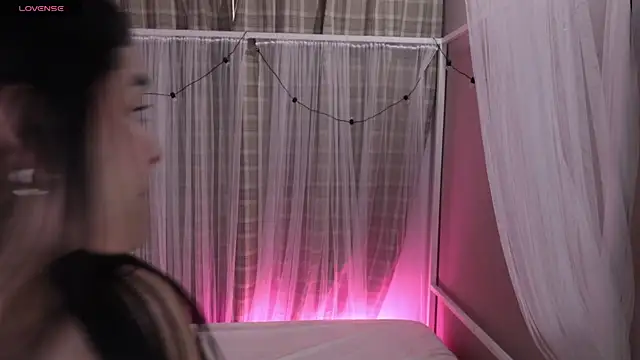 camilapersy online show from January 17, 2026, 12:43 pm