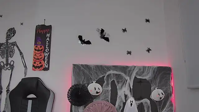 AmandaBrooks 18 online show from October 31, 2025, 2:01 am