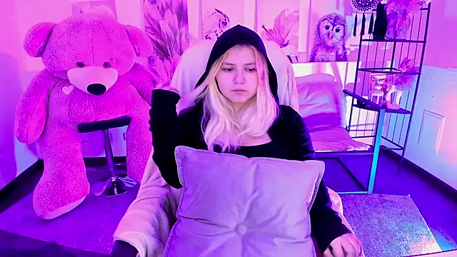 DiaAngell online show from November 27, 2025, 10:34 pm