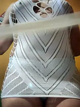 ilonna2025 online show from October 29, 2025, 10:55 pm