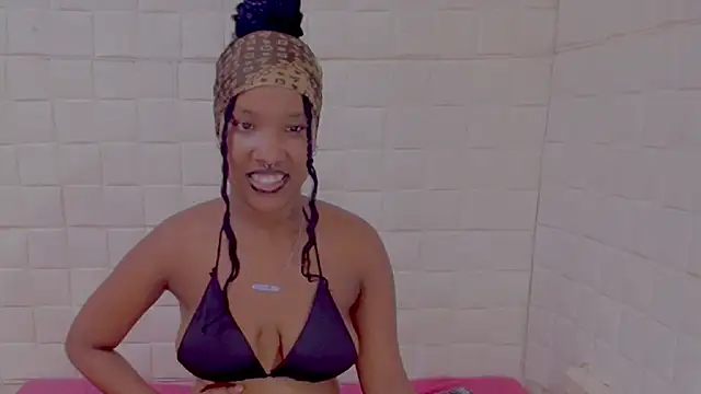 EroticSexyPrada online show from April 15, 2026, 9:04 pm