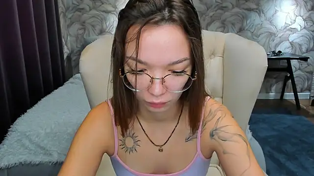 SusannJohnson online show from April 17, 2026, 12:13 am