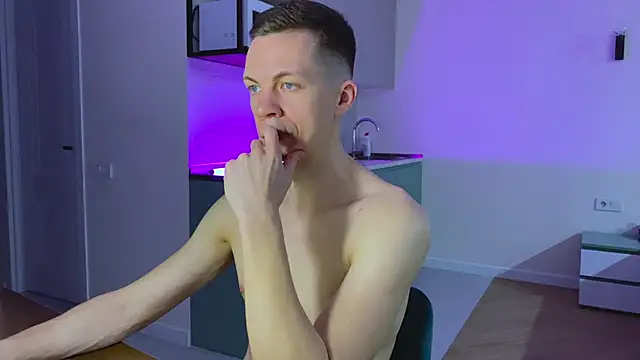 max shy online show from March 19, 2025, 12:23 pm