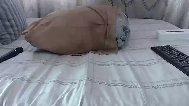 BUBBLYBUNNYxx online show from October 27, 2025, 6:17 am