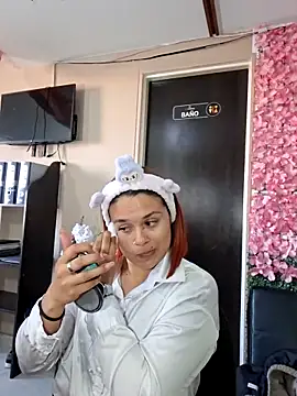 Snapshot of Sophie_new25 chatting on February 27, 2026, 1:11 pm Sophie new25 online show from February 27, 2026, 1:11 pm