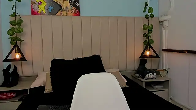 Paulina Lopezz online show from October 23, 2025, 7:45 pm