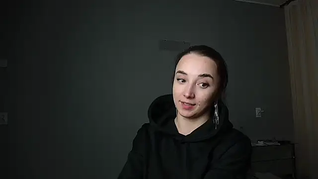 Eva Gloryy online show from March 18, 2025, 8:37 pm