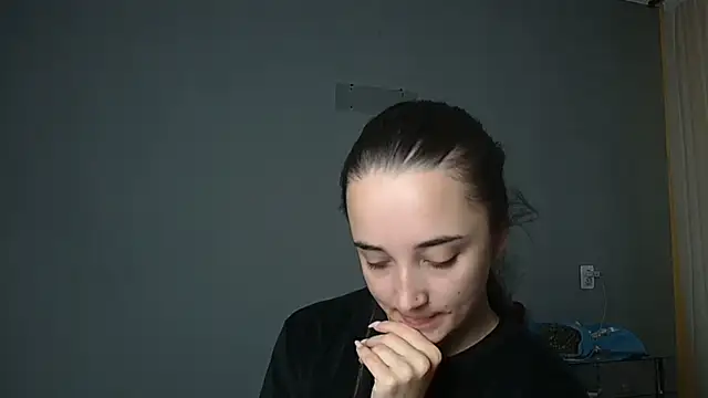 Eva Gloryy online show from October 14, 2025, 1:01 pm