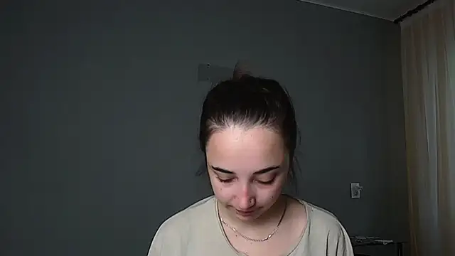 Eva Gloryy online show from May 13, 2026, 10:45 am